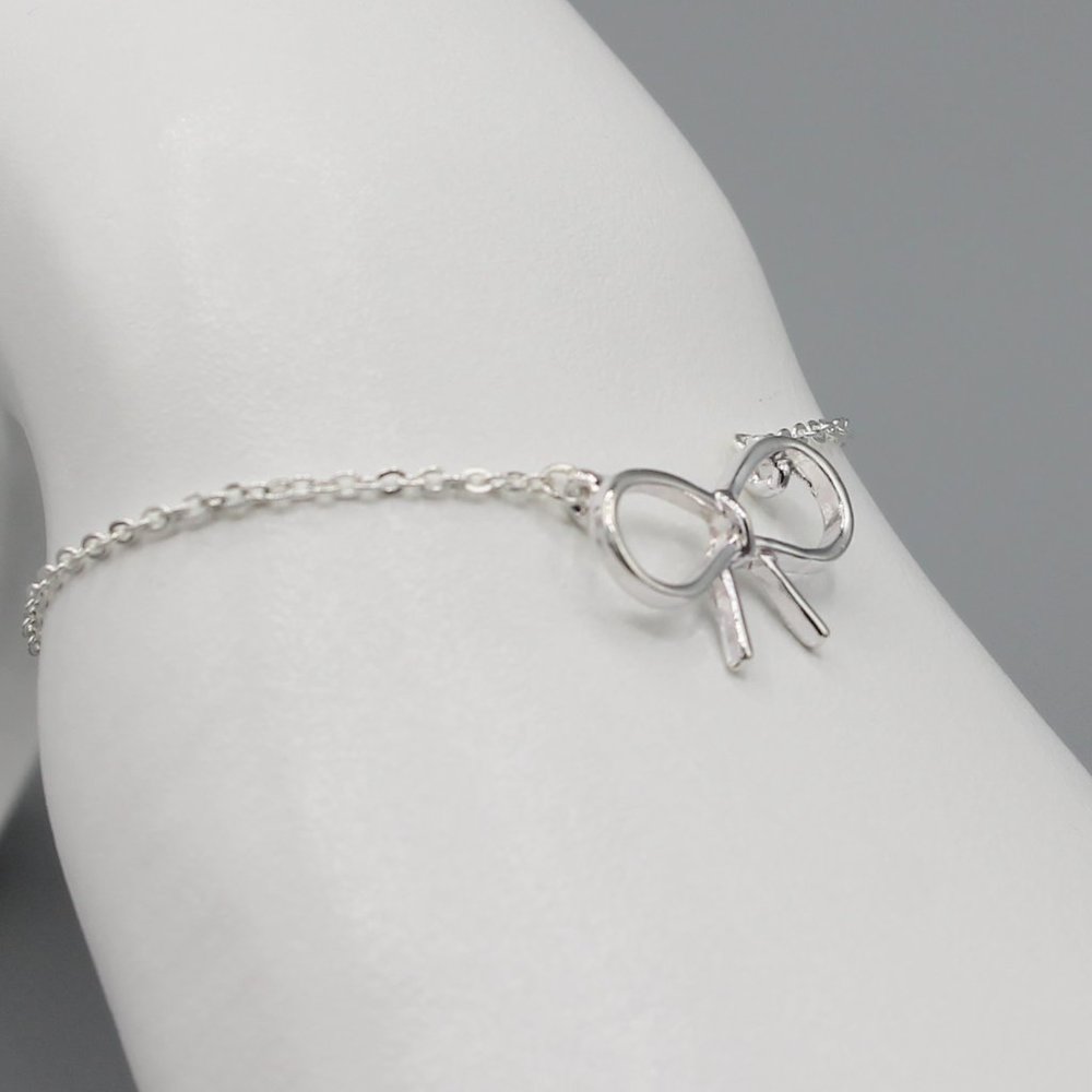 Jewelry bracelet bow cute adorable silver tone dainty minimalist fashion new - Picture 4 of 5